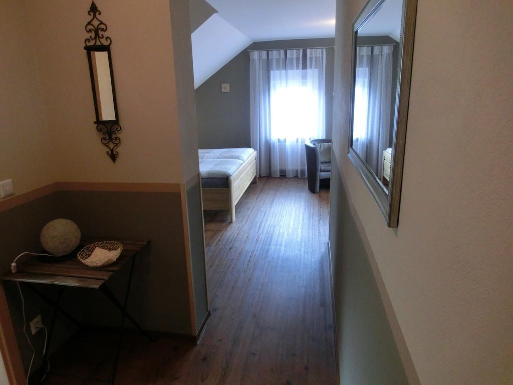 Ferienweingut Hirschen Schulstrasse Bed and Breakfast Burg  Kamer foto